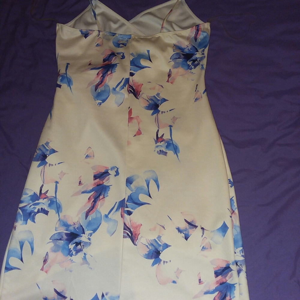 Dress - Picture 2 of 9